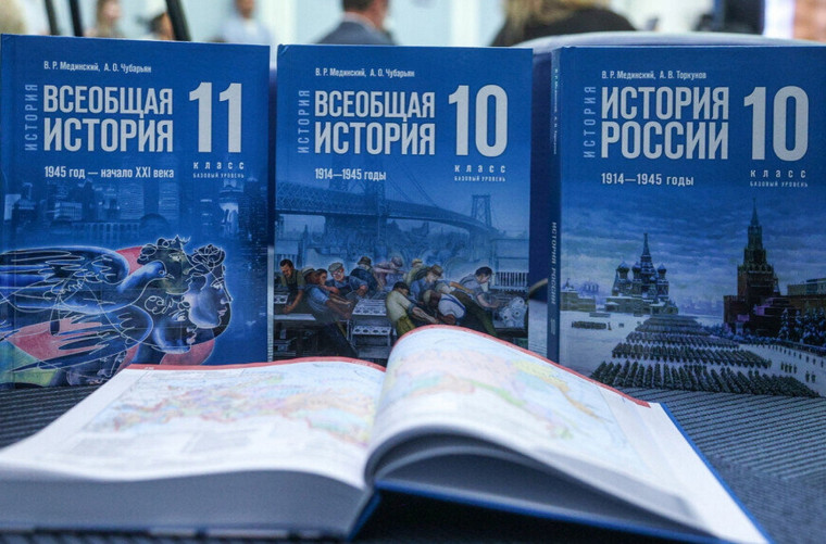 Eдиный учебник истории России для старшей школы.
